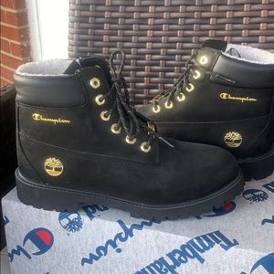 Boys size 7 Black and gold Timberlands
